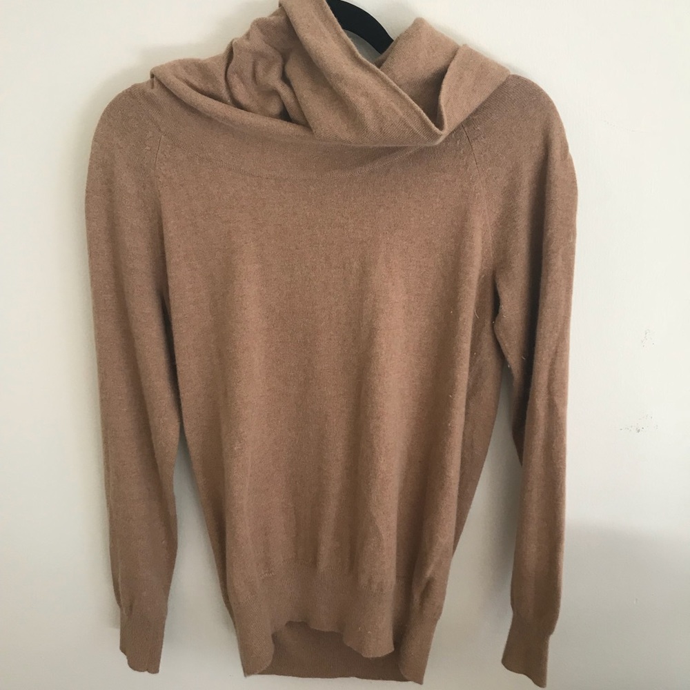 Gap sweater